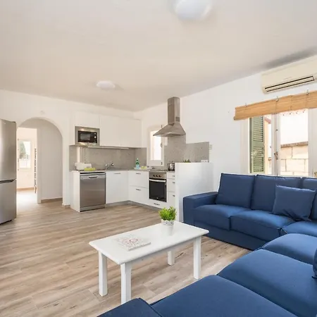 Menurka I Villa *
